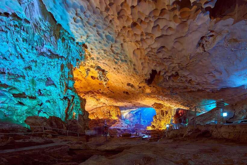 From Hanoi: Explore Ha Long Bay Full Day - Luon Cave by kayak or bamboo: choosing the right way to move