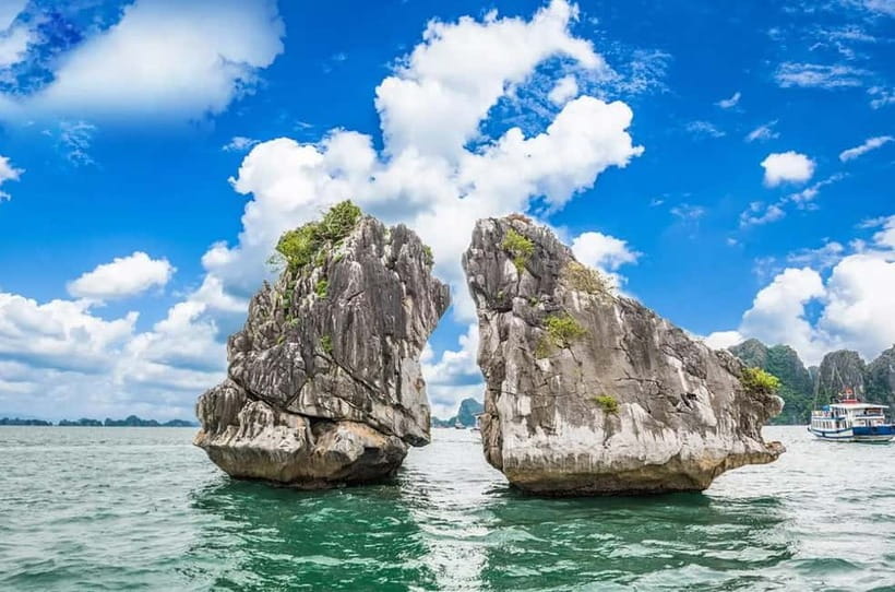 From Hanoi: Explore Ha Long Bay In Full Day - First views of Ha Long Bay plus Hon Trong Mai