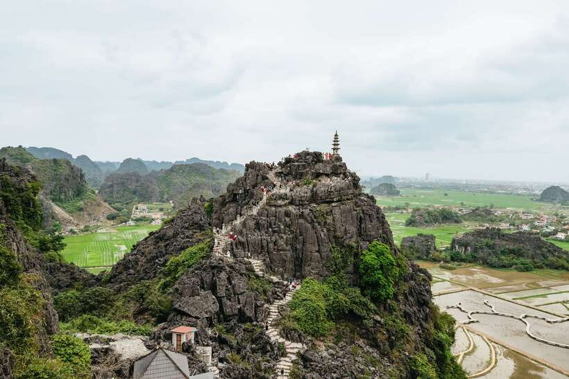 From Hanoi: Full-Day Ninh Binh Highlights Small Group Tour - Tam Coc lunch by the river: comfort food, real setting, and a vegan option