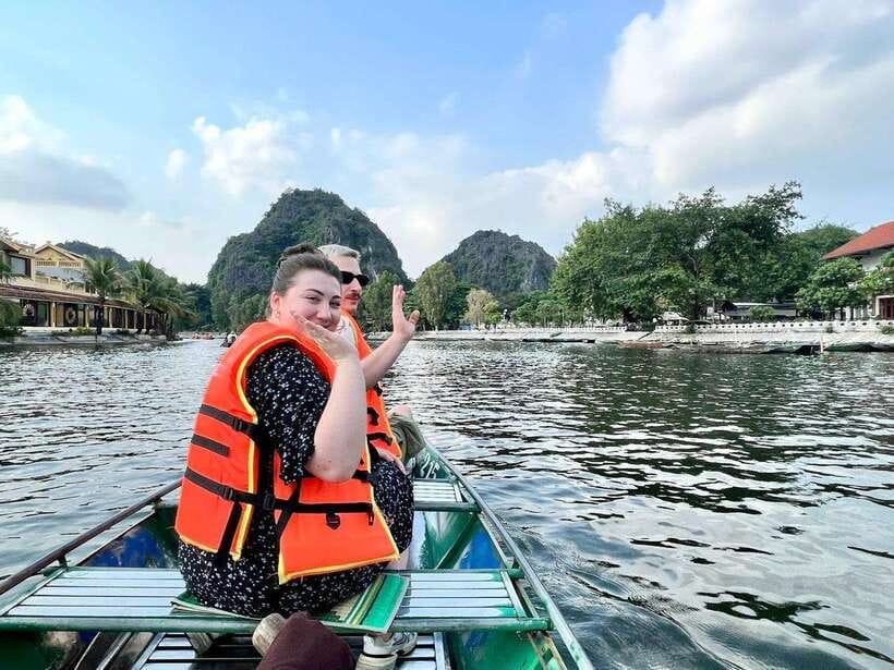 From Hanoi: Full-Day Ninh Binh Highlights Small Group Tour - Tam Coc sampan boat through three emerald caves: the peaceful center of the day