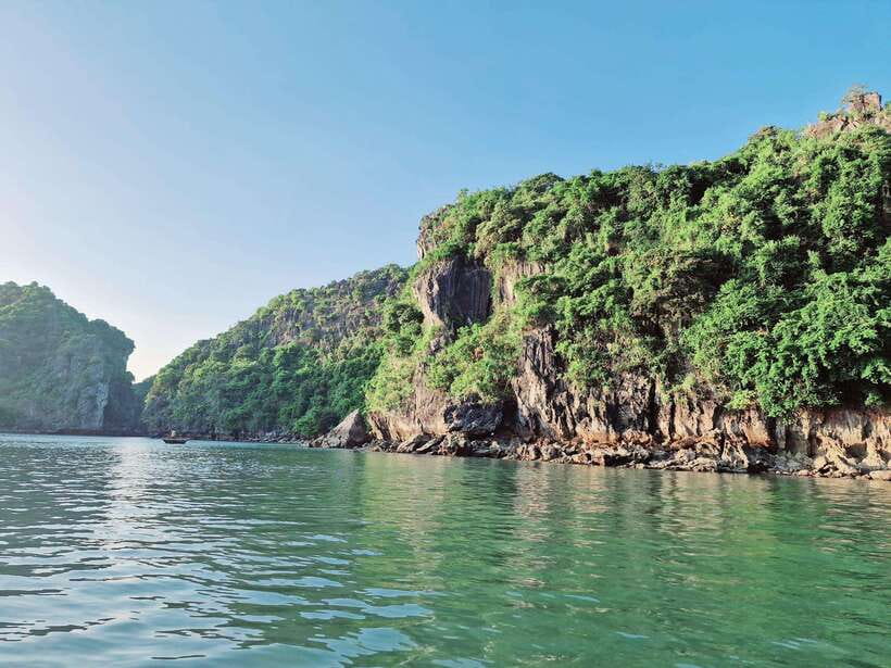 From Hanoi: Ha Long Bay 1 Day Tour With A Small Group - Sung Sot Cave: the big walk and the best interior payoff