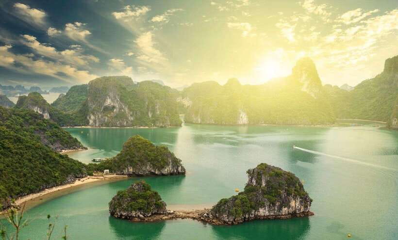 From Hanoi: Ha Long Bay 1 Day Tour With A Small Group - Luon Cave: kayak time in the famous one-way-in-and-out area