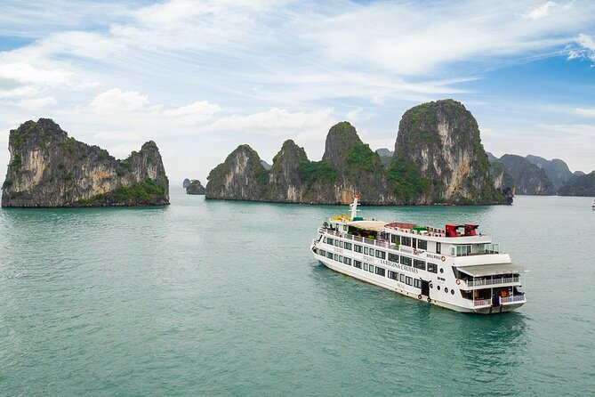 From Hanoi: Ha Long Bay Day tour 4-Star with Kayaking - Reina Cruise lunch: a comfortable middle between stops