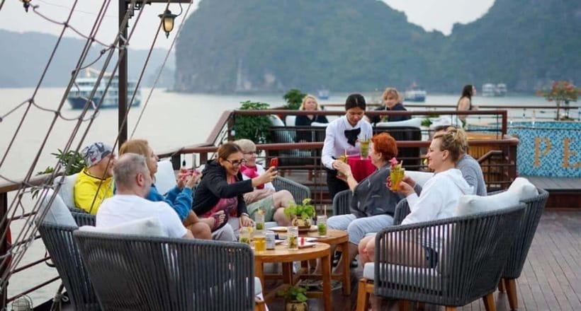 From Hanoi: Ha Long Bay Full-Day Luxury Cruise - Luxury Ha Long Bay from Hanoi: The road to Tuan Chau
