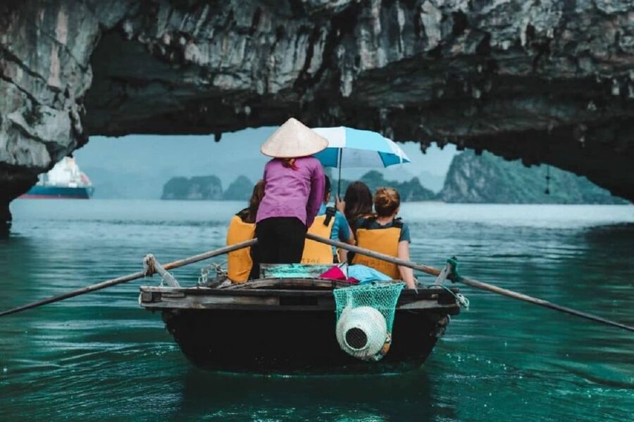 From Hanoi: Ha Long Bay Luxury Cruise Day Tour with Jacuzzi - Luon Cave Kayaking: A 30-Minute Pace You Can Actually Enjoy