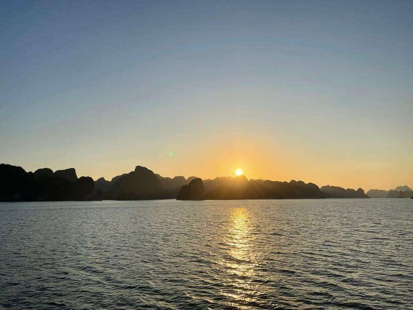 From Hanoi: Ha Long Bay Tour with Cruise & Lunch - That roadside break: pearls before the cruise