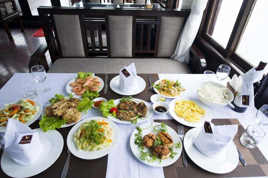 From Hanoi: Halong day trip, Route 2, 6hours, Small group - Luon Cave kayaking: the calm water part of the day