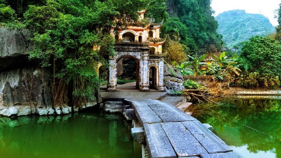From Hanoi: Hoa Lu, Hang Mua Hike, Tam Coc Boat, and Lunch - Hanoi to Hoa Lu and Tam Coc: how the day is paced