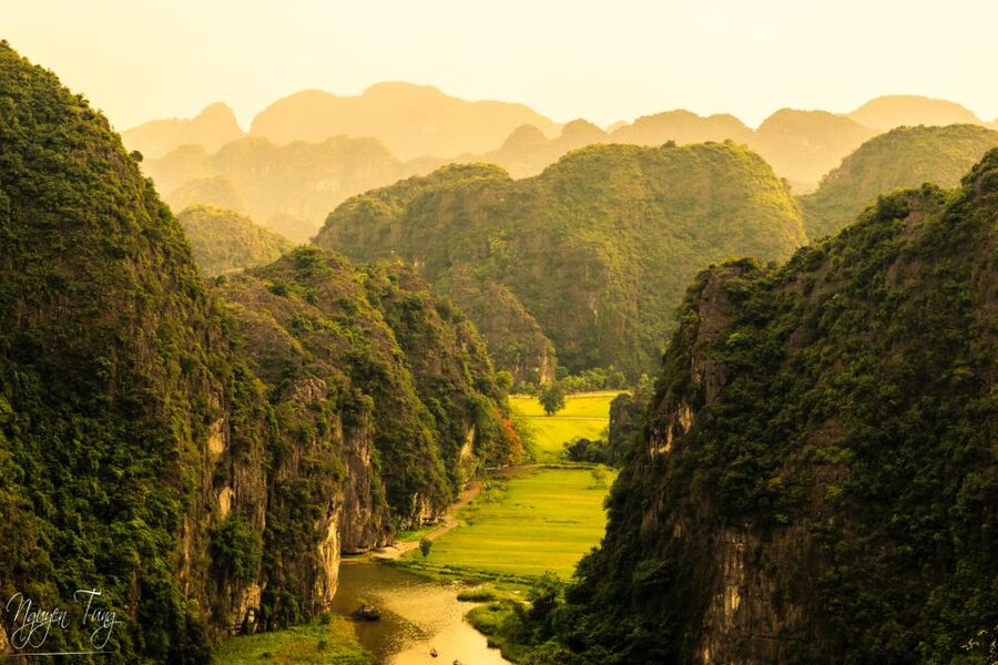 From Hanoi: Hoa Lu, Hang Mua Hike, Tam Coc Boat, and Lunch - Hang Mua Cave and the 500-step climb for rice-field views