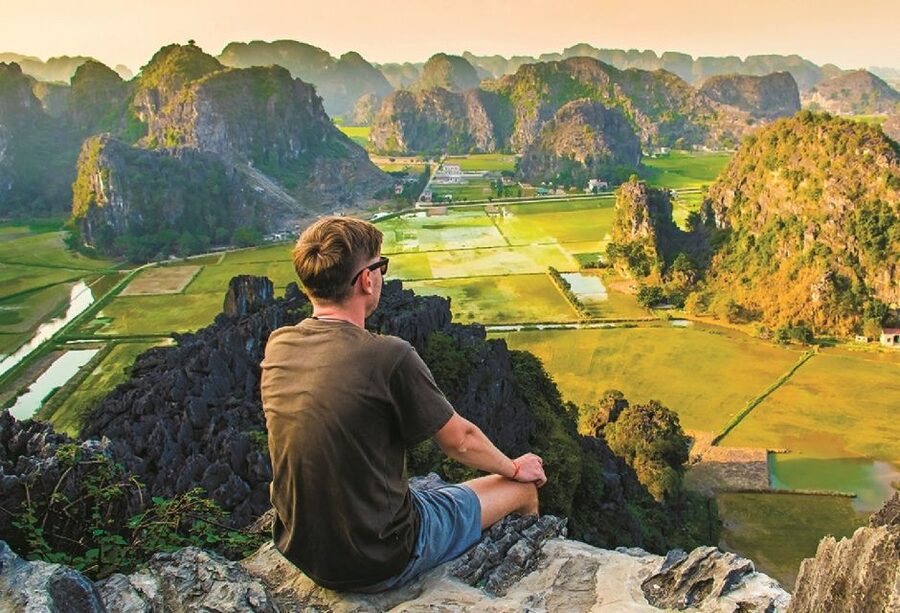 From Hanoi: Hoa Lu, Hang Mua Hike, Tam Coc Boat, and Lunch - The Tam Coc sampan ride through caves: slow travel done right