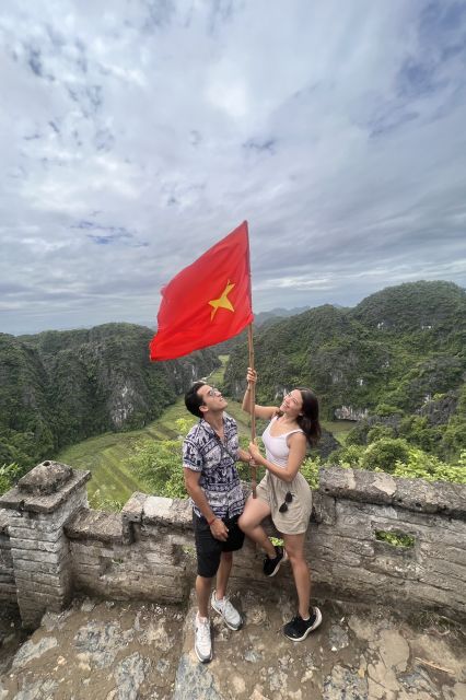 From Hanoi: Hoa Lu, Mua Cave and Tam Coc Full-Day Trip - Lunch in Ninh Binh: Fuel for the Boat Ride