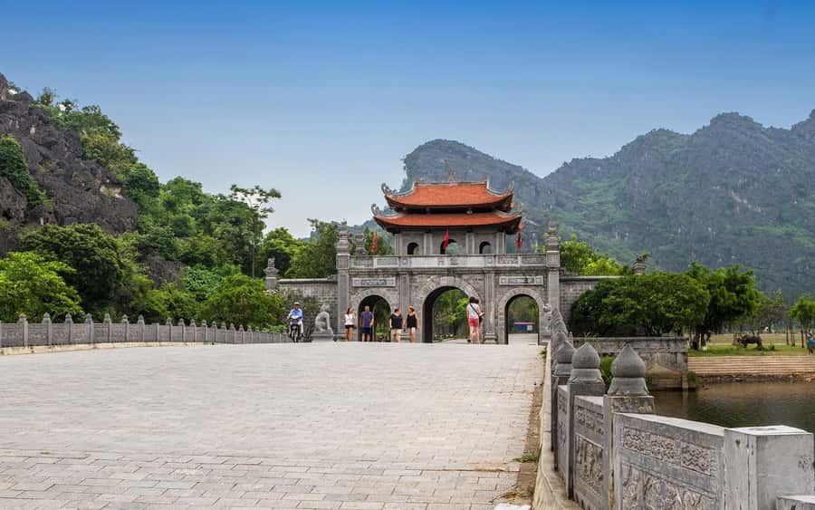 From Hanoi: Hoa Lu, Tam Coc, and Mua Cave Adventure Day Tour - Best season and who this day tour suits