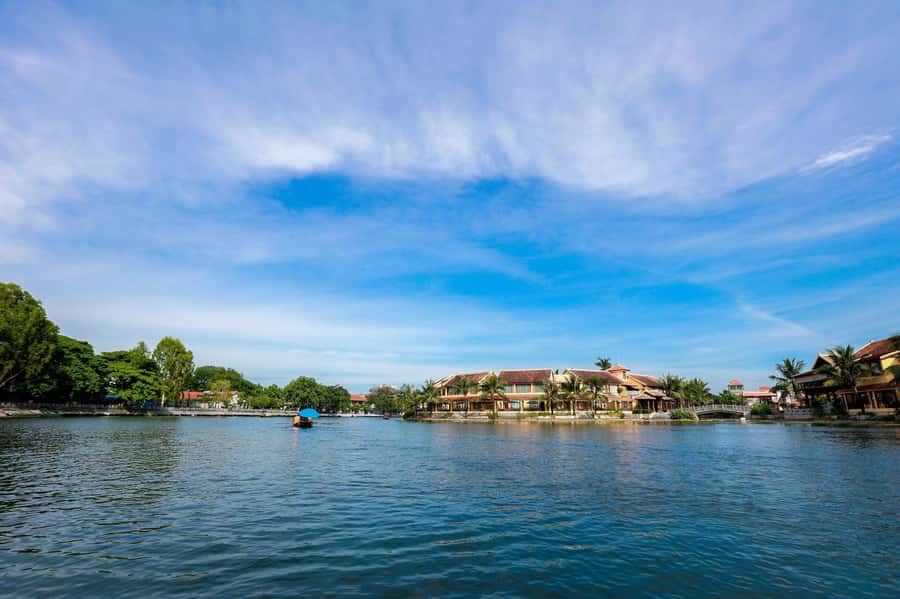 From Hanoi: Hoa Lu, Tam Coc, and Mua Cave Adventure Day Tour - Should you book this Hoa Lu, Tam Coc, and Mua Cave day tour?