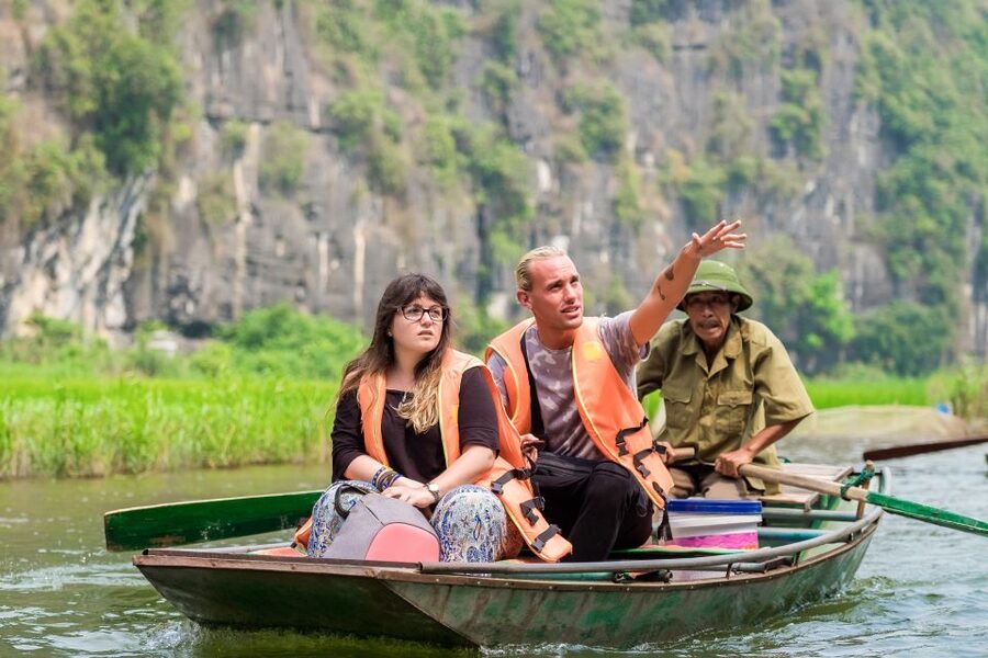From Hanoi: Hoa Lu & Tam Coc with Buffet lunch & Cycling - The Tam Coc lunch stop: buffet value and what you should eat