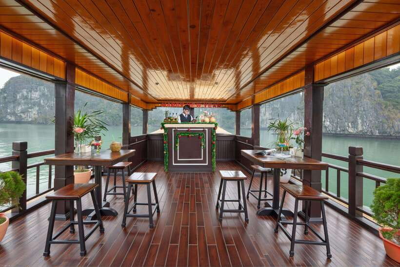 From Hanoi: Lan Ha Bay | Kayaking, Sightseeing, Cruise Trip - Lan Ha over Halong: why the day feels calmer