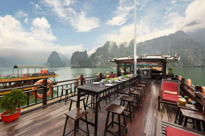 From Hanoi: Lan Ha Bay | Kayaking, Sightseeing, Cruise Trip - Lunch at the Lan Ha–Ha Long border: fuel with views