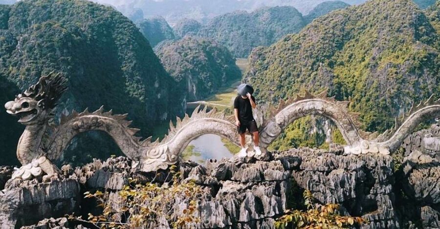 From Hanoi: Mua Cave - Tam Coc Full Day Tour - Mua Cave climb: getting the miniature Great Wall moment