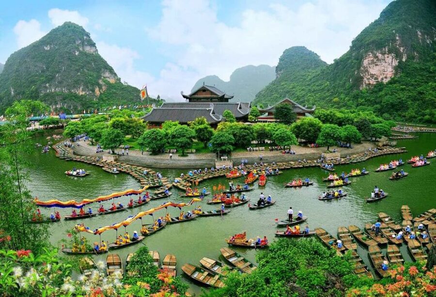 From Hanoi: Ninh Binh 2-Day Culture, Heritage & Scenic Tour - Day 2: Bai Dinh Pagoda and Lunch That Actually Feels Vietnamese