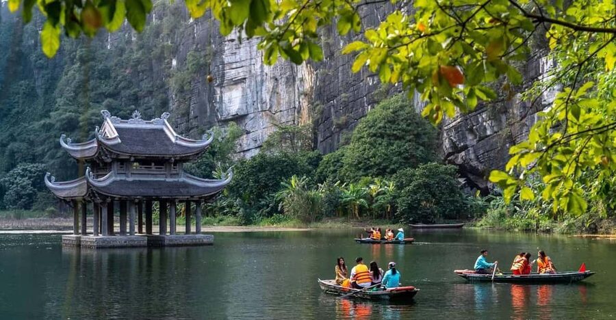 From Hanoi: Ninh Binh & Bai Dinh & Trang An & Mua Caves Tour - Bai Dinh Pagoda: Giant Golden Buddha and an Ancient Mountainside Pagoda