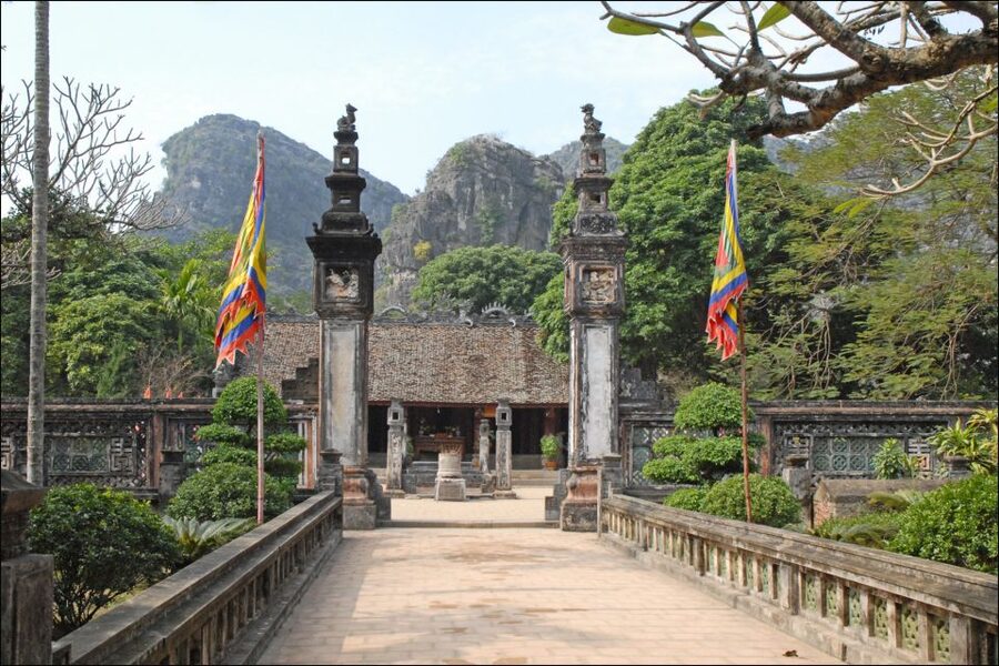 From Hanoi: Ninh Binh & Cuc Phuong National Park 2-Day Tour - Tam Coc overnight: bungalow night, then reset