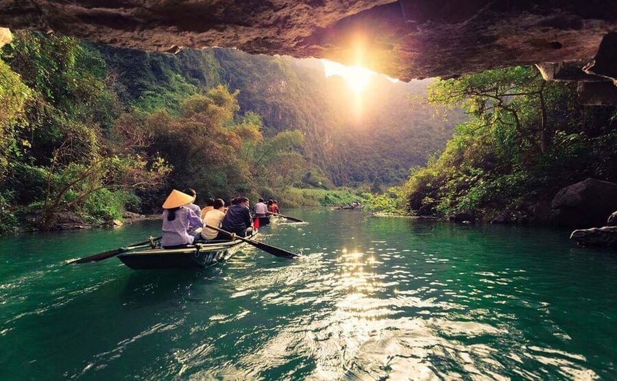 From Hanoi: Ninh Binh Hoa Lu or Bai Dinh, Trang An, Mua Cave - Trang An Cave Complex: The 2.5-Hour Boat Ride Through Limestone and Temples