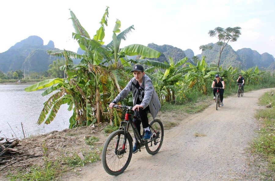From Hanoi: Ninh Binh, Hoa Lu, Tam Coc and Mua cave - Who this tour suits best