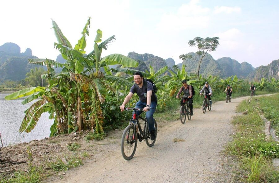 From Hanoi: Ninh Binh, Hoa Lu, Tam Coc and Mua cave - Tam Coc sampan boat: slow views through limestone caves