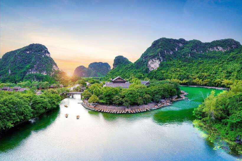 From Hanoi: Ninh Binh, Hoa Lu, Tam Coc, & Mua Cave Day-Trip - Hang Múa (Mua Cave area): the steps that deliver the view
