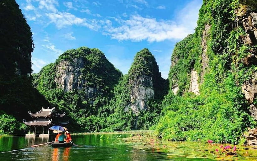From Hanoi/NinhBinh: HoaLu-Bai Din- TrangAn- MuaCave-BichDon - Bai Dinh Pagoda: Scale, Detail, and a Lot of Steps Around It