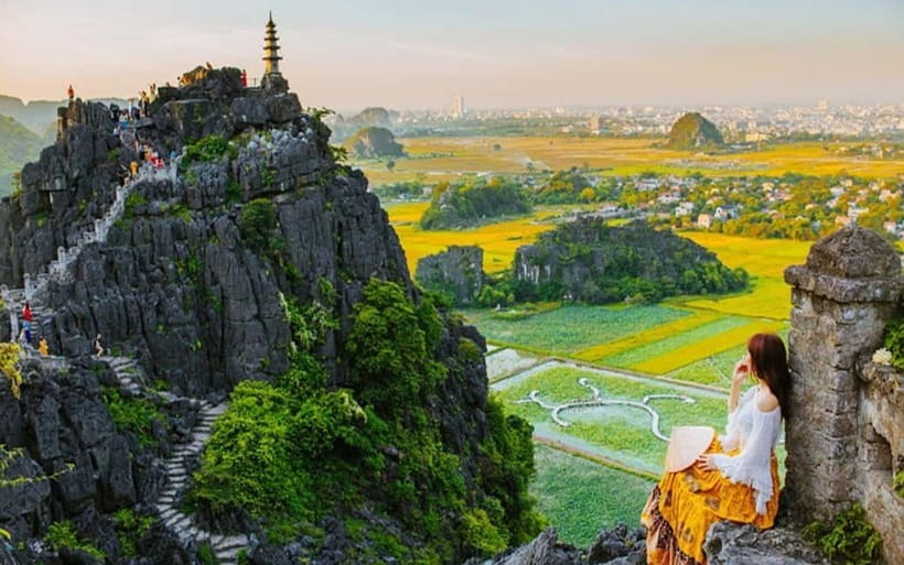 From Hanoi/NinhBinh: HoaLu-Bai Din- TrangAn- MuaCave-BichDon - Trang An Boat Trip: Tunnel Caves and a Skull Island Connection