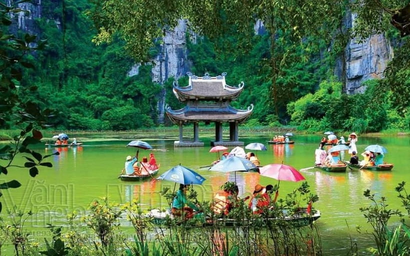 From Hanoi/NinhBinh: HoaLu-Bai Din- TrangAn- MuaCave-BichDon - Mua Cave: Nearly 500 Steps to the Lying Dragon View