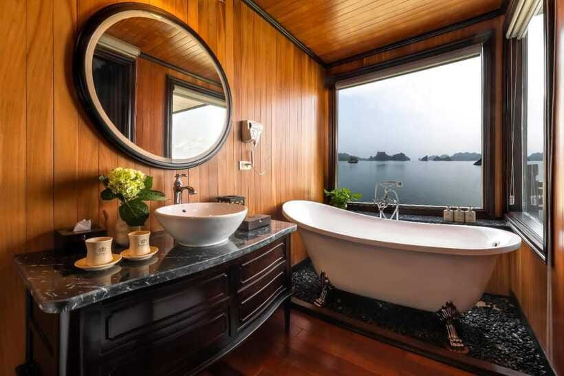 From Hanoi or Ha Long: 2-Day Ha Long Bay & Lan Ha Bay Cruise - Cabins and meals: what luxury means on the water