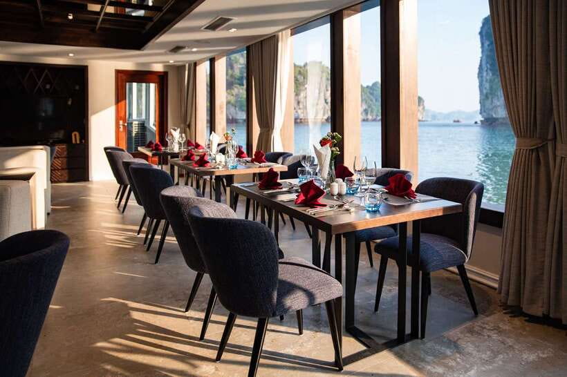 From Hanoi or Halong: Halong Bay Day Cruise - Lunch on board: Vietnamese fusion that keeps the day moving