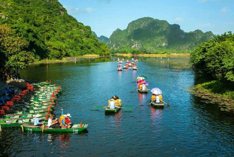 From Hanoi: Tam Coc Boat Trip and Hoa Lu & Mua Cave Tour - Tam Coc Bamboo Boats: three caves, limestone rockwork, and a slow reset
