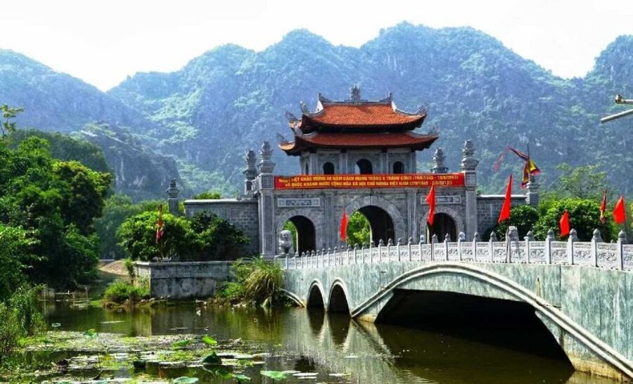 From Hanoi: Tam Coc Boat Trip and Hoa Lu & Mua Cave Tour - Who should book this tour, and who should skip it