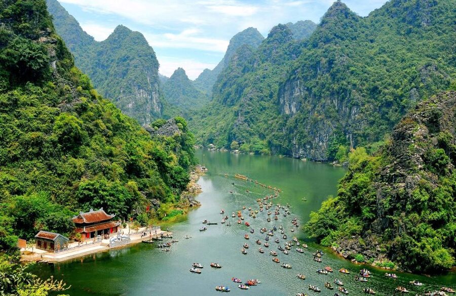 From Hanoi: Trang An & Bai Dinh Pagoda Full-Day Private Tour - Bai Dinh Pagoda: Bronze Buddha Complex and the Electric Car Ride