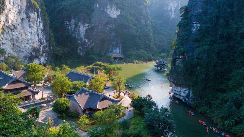 From Hanoi: Trang An, Hoa Lu & Mua Cave Full-Day Luxury Tour - Lunch at a Local Restaurant: Set Menu, Simple and Filling