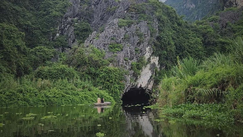 From Ninh Binh: Cuc Phuong - Van Long Small Group Tours - Van Long Natural Reserve boat trip and the King Kong film scene