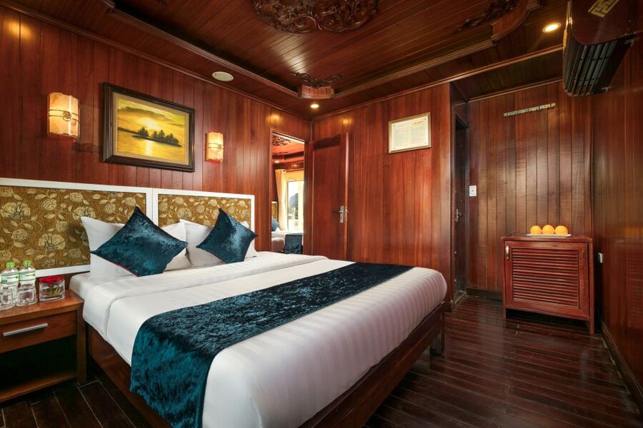 From Ninh Binh: Ha Long Bay 2 days 1 night on 3-star Cruise - Day 1 cruise time: lunch on the bay and a real cave stop