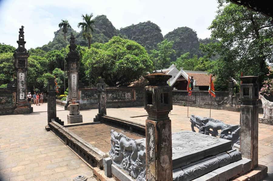 From Ninh Binh : Hoa Lu, Bich Dong, Trang An, Mua Cave Tour - Trang An by boat: caves, rivers, and limestone scenery in motion