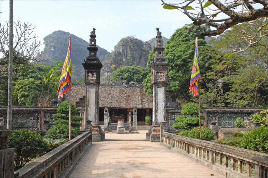 From Ninh Binh: Hoa Lu,Trang An,Mua Cave, Full Day Tour - Trang An Eco-Tourism: a small-boat ride through Sang, Tối, Ba Giọt, and Nấu Rượu