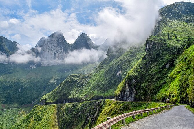 From Sa Pa: 4 Day Ha Giang Loop Guided Motorbike Tour With Rider - From Sapa to Ha Giang City: the sleeper-bus start that saves you time