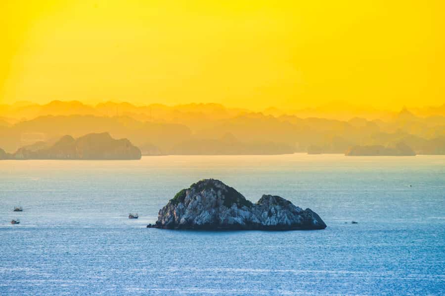 Full day boat trip with Cat Ba's captain Jack - Kayak time at Dark-Bright cave (Hang Ca): the part you’ll remember