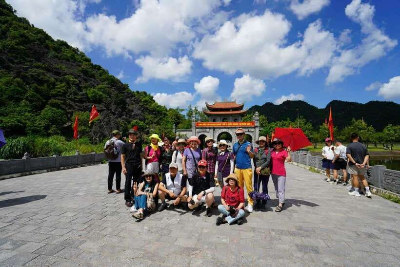 Full Day Hoa Lu - Tam Coc - Mua Cave/Buffet/Tour Guide/Bus - Lunch near Tam Coc: a buffet that actually works for picky groups
