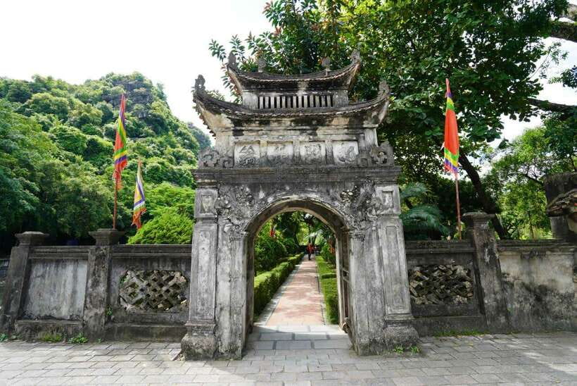 Full Day Hoa Lu - Tam Coc - Mua Cave/Buffet/Tour Guide/Bus - Price and value: is $48 fair for what you get?