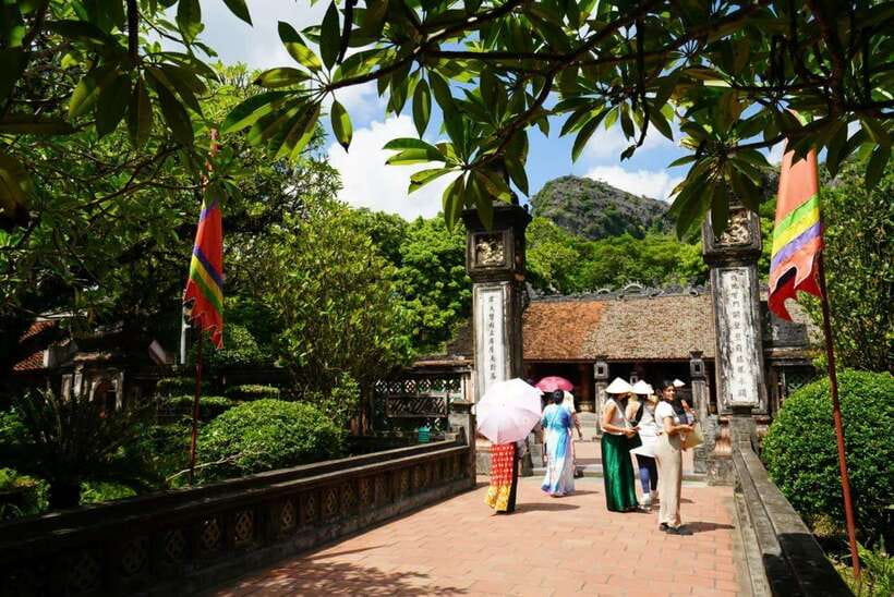 Full Day Hoa Lu - Tam Coc - Mua Cave/Buffet/Tour Guide/Bus - Small-group feel without losing your schedule: who this fits best