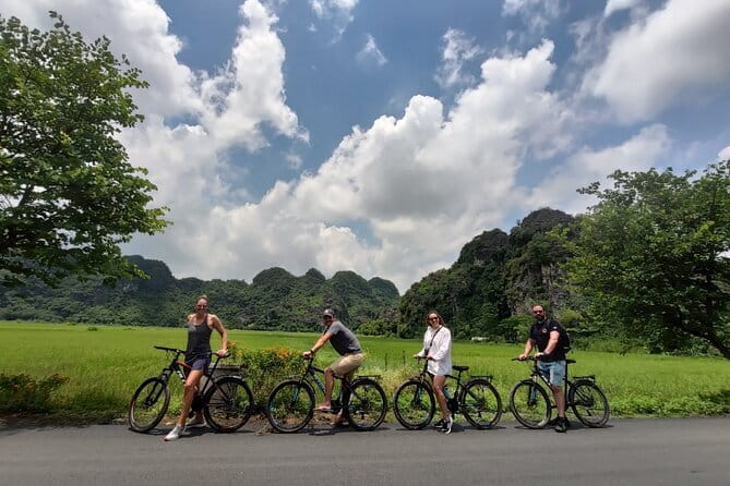 Full Day Ninh Binh Heritage Premium Trip from Hanoi - Mua Caves: The 500 Steps to Ngoa Long Mountain Views