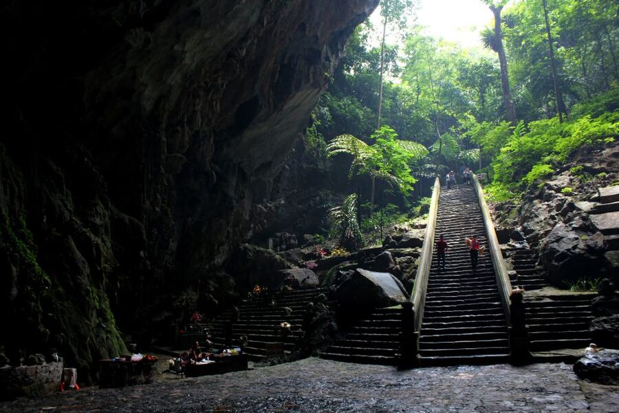 Full-Day Perfume Pagoda Private or Small-Group Tour - Thien Tru and the Trek Up Toward Huong Tich