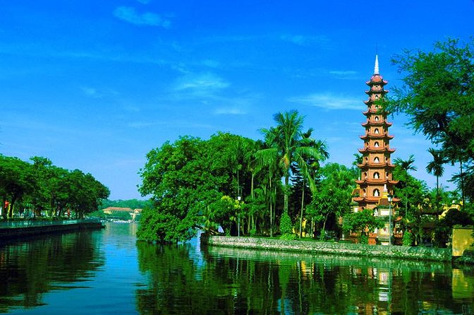 Full-day Private Hanoi Sightseeing Tailored on request - One Pillar Pagoda and Temple of Literature: two different kinds of Hanoi culture