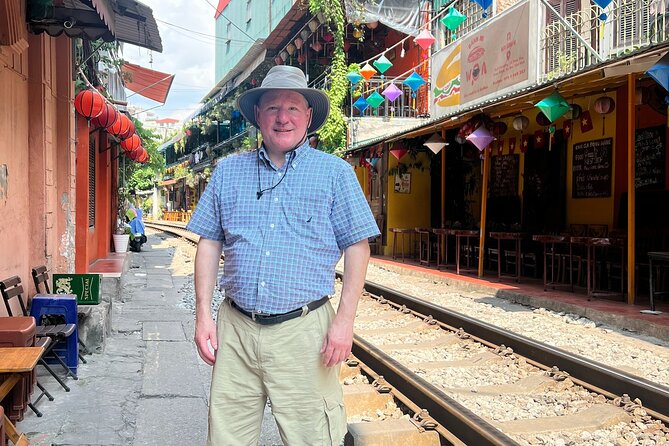 Full Day Private Luxury Tour with Cyclo in Hanoi - Morning Old Quarter + Dong Xuan Market: get your bearings fast